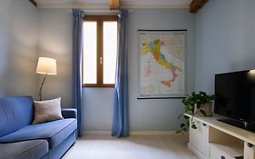 Panicale Blue Historic 1Br Stay Near Medici Chapels & Mercato Centrale